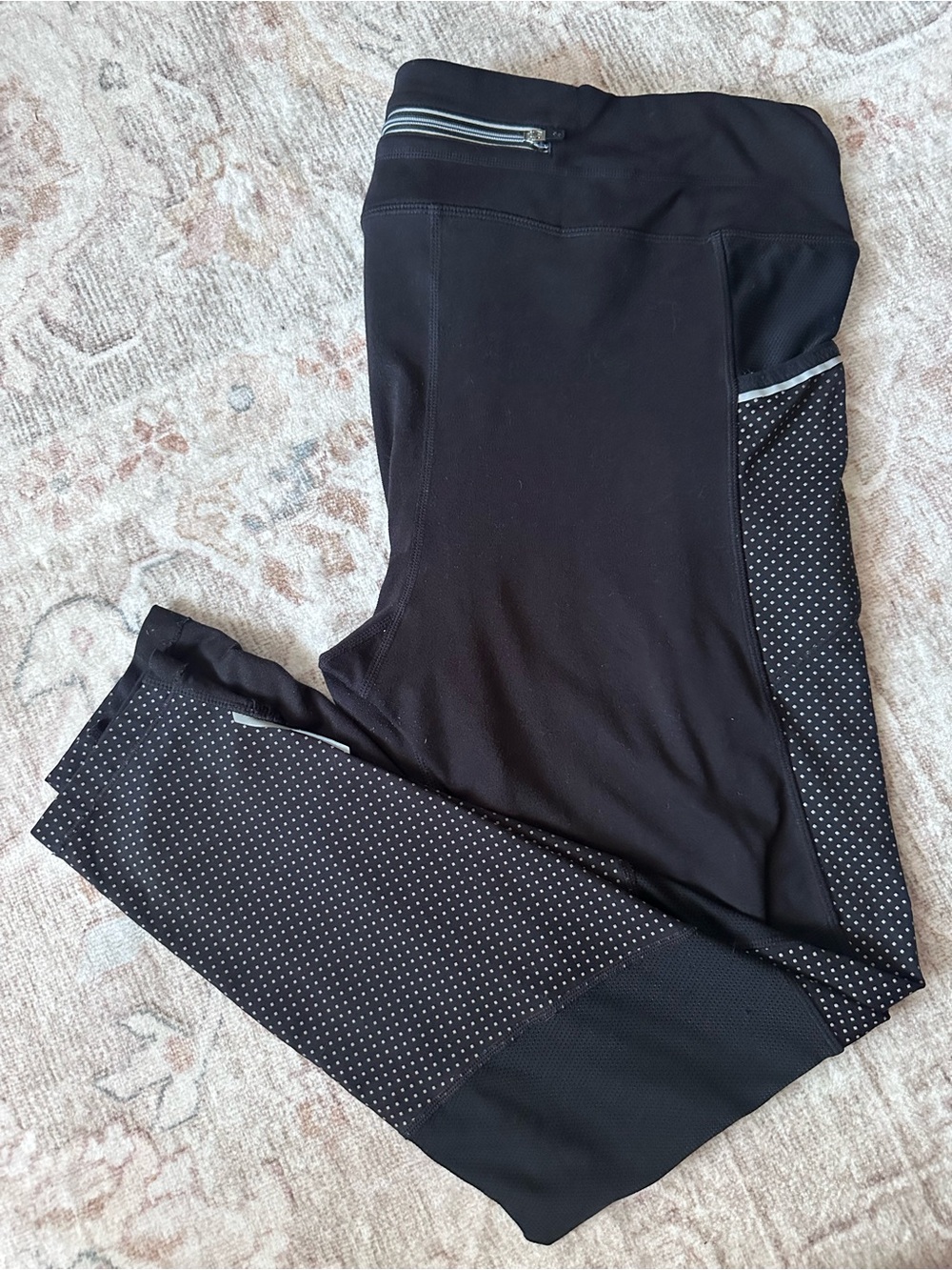 Athleta Dot Be Free free leggings Sz XL 27in inseam